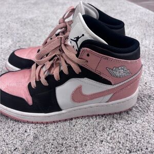 Air Jordan coral and black youth shoes